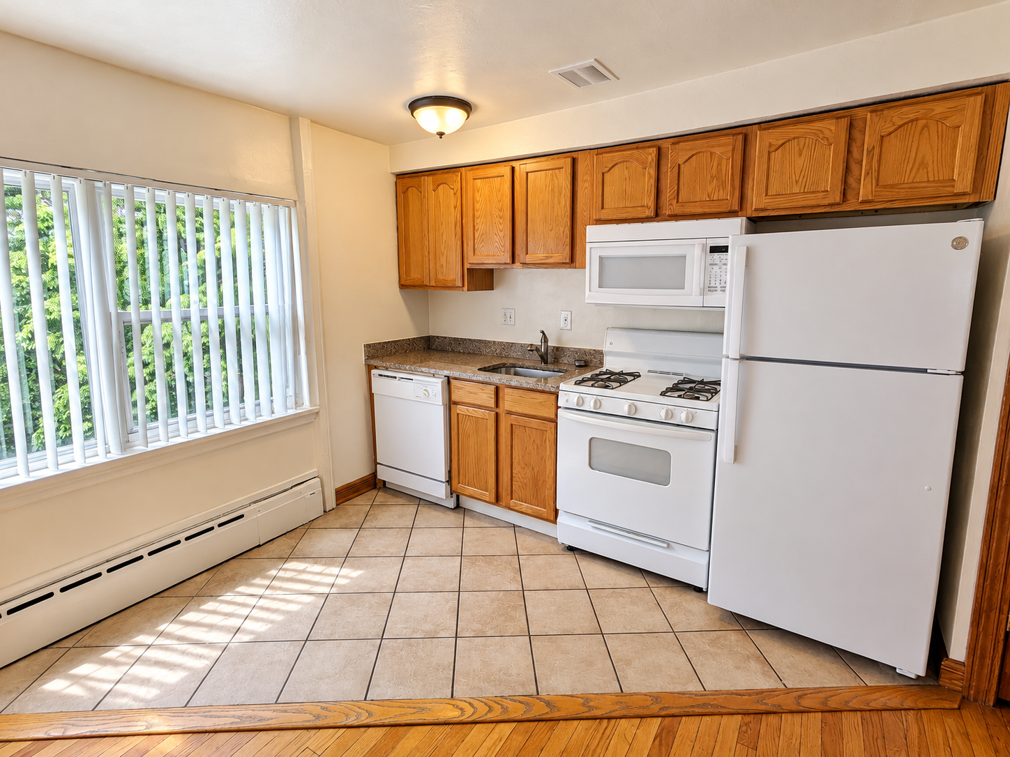 Bright Oak Kitchen Nook.png