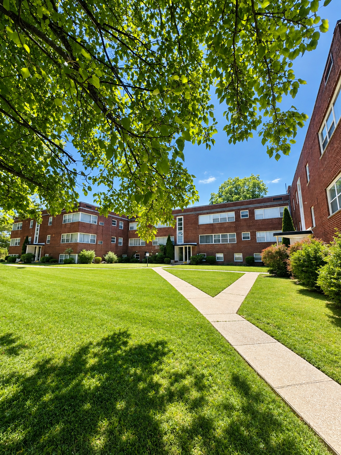 Sunny Brick Apartment Courtyard.png