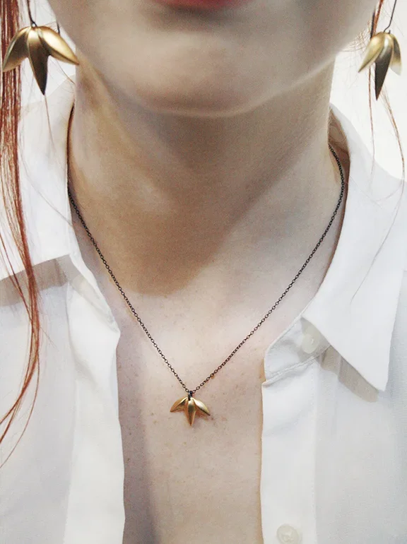 akk-carli-smneck-web.webp