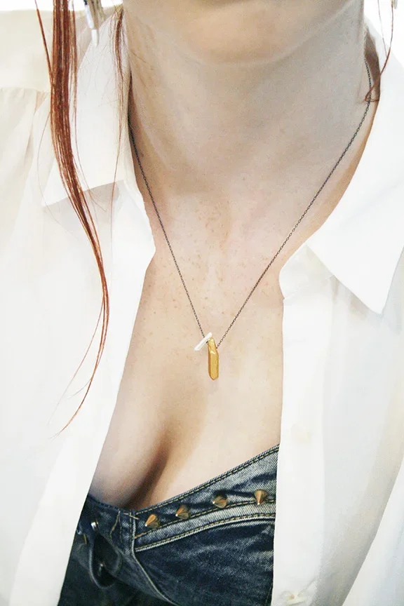 cry-carli-2pcneck-web.webp