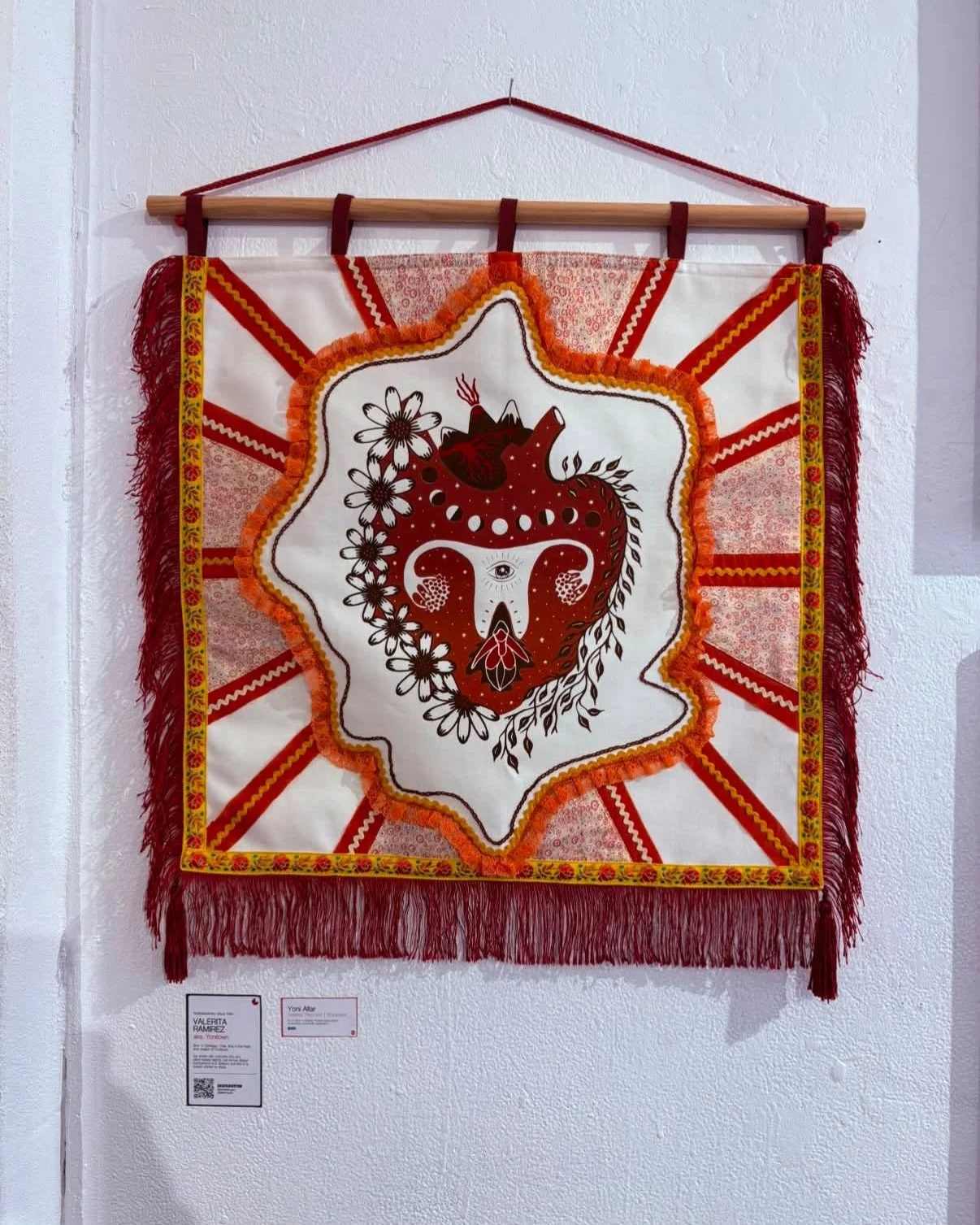 Yoni Altar 🌸💛 A meaningful tribute to the Womb

This piece wascreated for Latin Expo, it is the homage to the womb and the powerful organs that are able to create life 🩸 Every Yoni altar gets more and more details with colourful trims and laces 😍