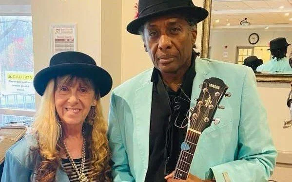 Lobby Concert: Lucia and Levi