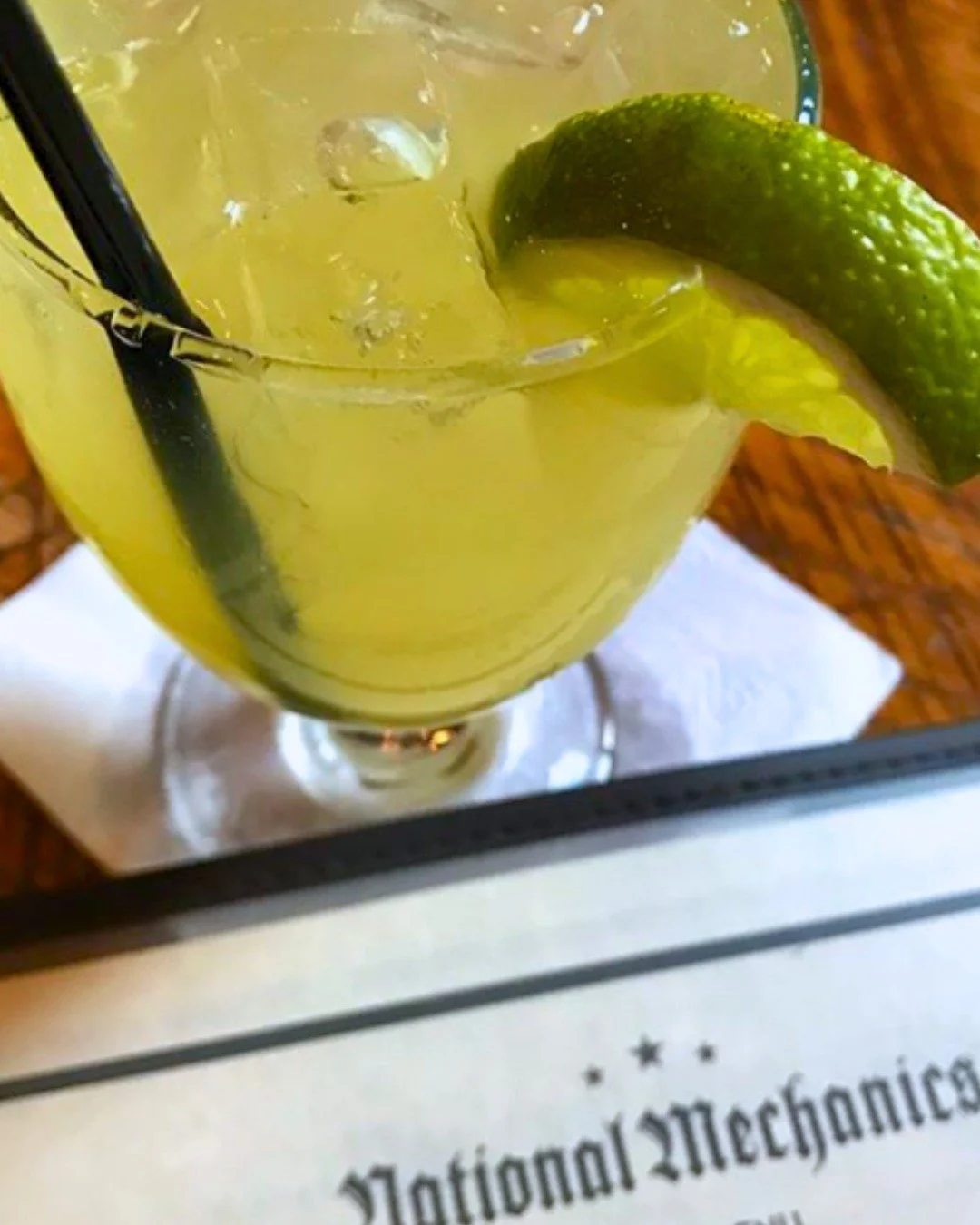 The weekend vibe: you drinking cocktails at our bar... 😎

Natty&rsquo;s Late Nite HH, Fri &amp; Sat 9p&ndash;11p w/$5 draft cocktail, $5 select draft, $7 wells&hellip;La Discoteka at 10pm - CHEERS! 🎉
~~~
#NatMechanics #LateNiteHH #Cocktails #Beers 