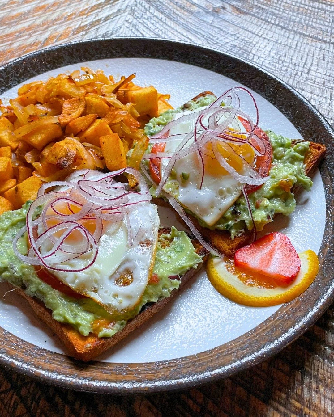 pssst.... Easter Sunday. Natty Macs - pass it on... 

We're doing what we do best - guac toast, the natty bloody, fiesta brunch burritos + all the good stuff in between (our ALL day menu is available) 10am-3:30pm - no fuss, just yums. 😋🐰
~~~
#NatMe