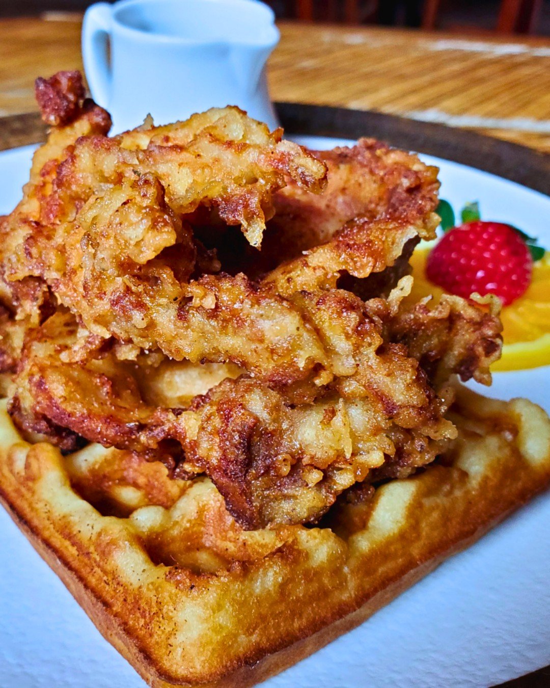 Woke up &amp; chose delicious - Tender fried chicken. Light &amp; fluffy Belgian waffle. Butter. Maple syrup. No notes. Just YUM! 🍗🧇😋 

Natty Macs Brunch, Sat &amp; Sun 10am&ndash;3:30pm 

Link in Menu to PEEP the Menu! 
~~~
#NatMechanics #Brunch 