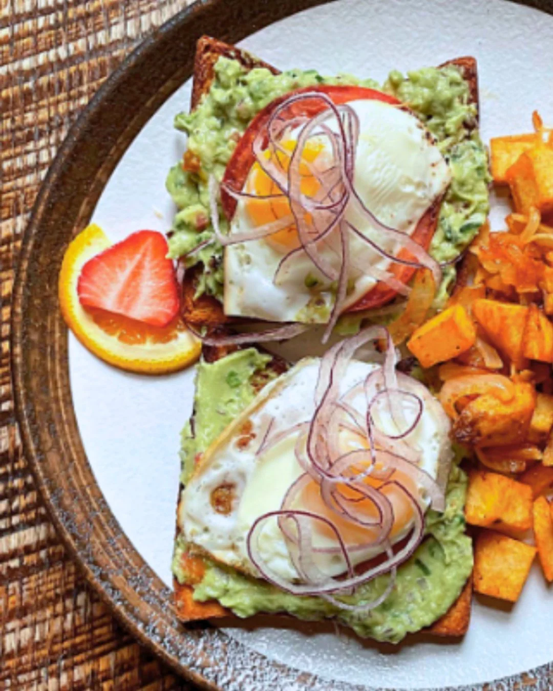 Our Guac toast said... "I'm the main character" and honestly? We agree. 🥑😏 Piled HIGH and not apologizing for it...

Brunch served 10am&ndash;3:30pm + brunch cocktails? ALWAYS! 👏

📜 MENU: 🔗 Link in bio! ☝️
~~~
#NatMechanics  #OldCity #