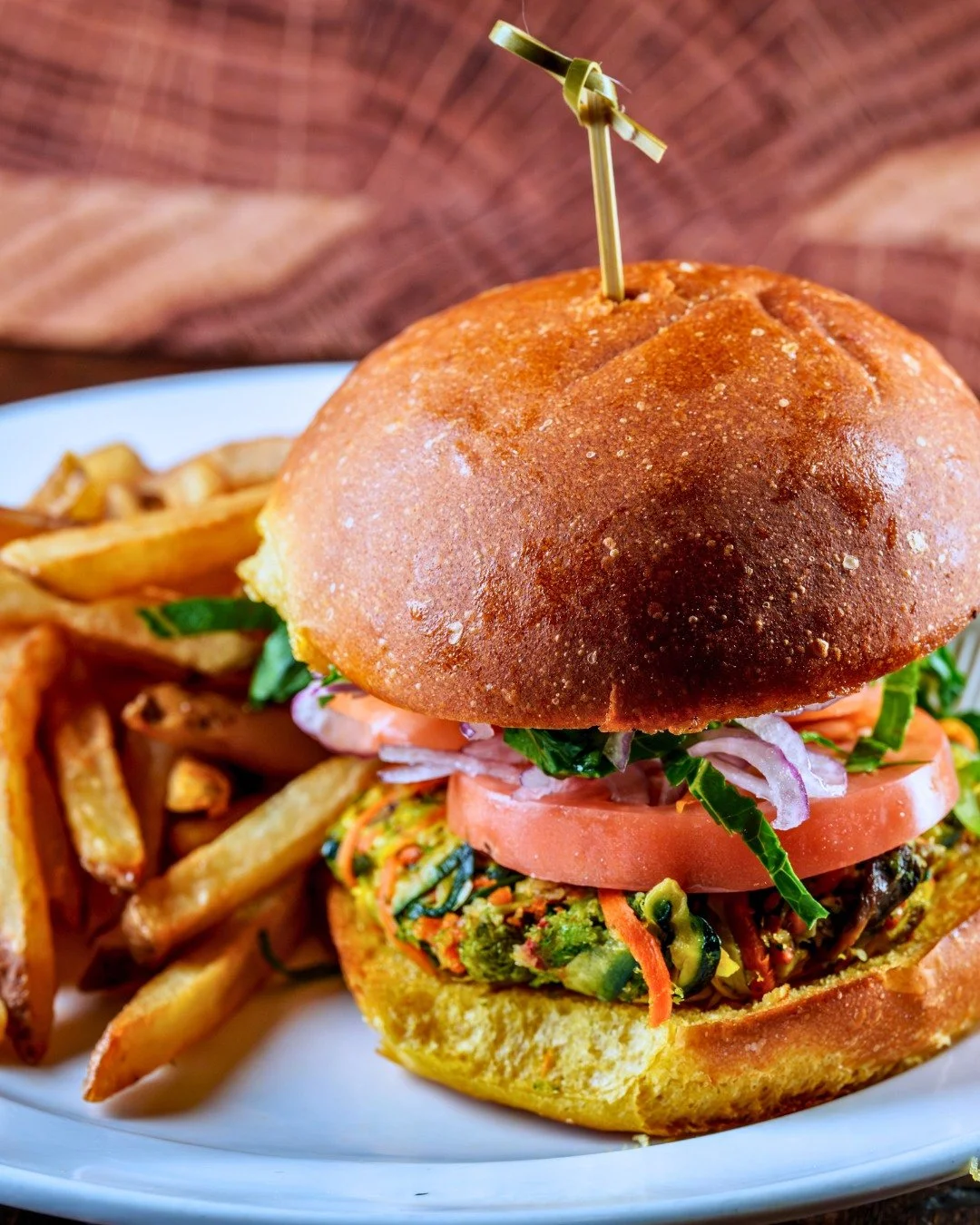 Not just a veggie burger&hellip; THE veggie burger. 🍔🌱

Natty Macs&rsquo; Famous Veggie Burger...made in-house with a veggie-packed patty, fresh toppings + our signature cashew chipotle sauce...Served with a side of fresh fries (yep, we make those 