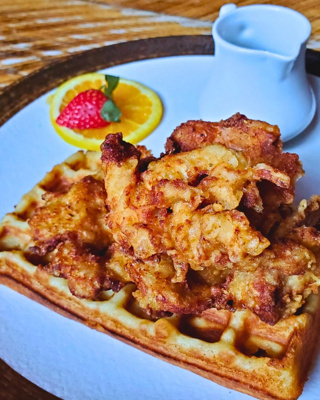 Okay, brunch. We SEE you. 👀 Tender fried chicken. Fluffy belgian waffle. NM house-made Bloody...🍗🧇 🍅 YES, Order ALL of it! 👏 

Natty Macs Brunch - Sat &amp; Sun, 10am&ndash;3:30pm...Menu: Link in Bio! 
~~~
#NatMechanics #Brunch #PhillyBrunch #Na
