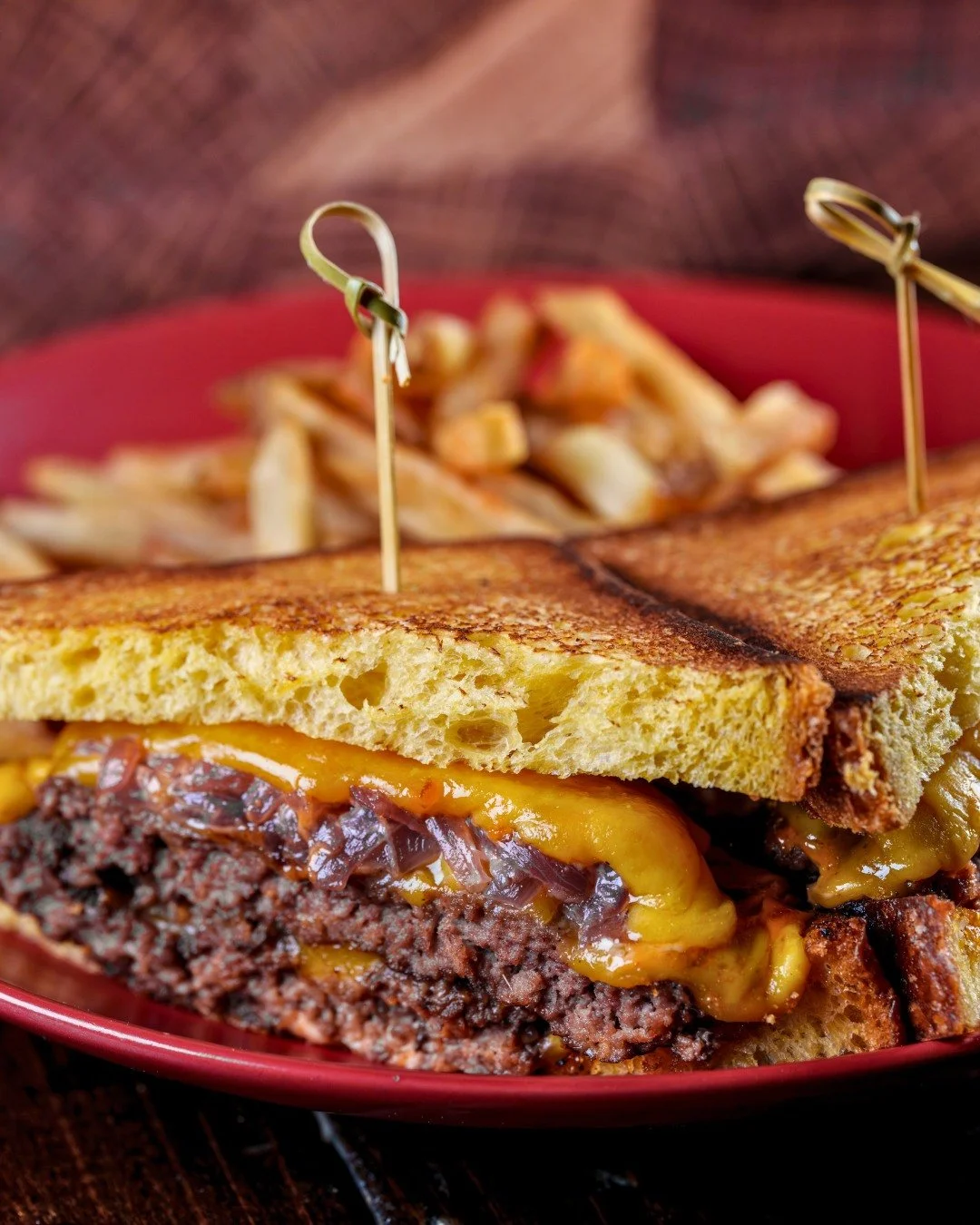 Patty melt status: PHOTO-WORTHY! Grilled bread, double smashed patties, melted cheddar, caramelized onions, Natty Mac's sauce...

Yeah, we know it's the flex we think it is - pull up for dinner! 😎🥪

📸: @aidenscottcreative 
~~~
#NatMechanics #Patty