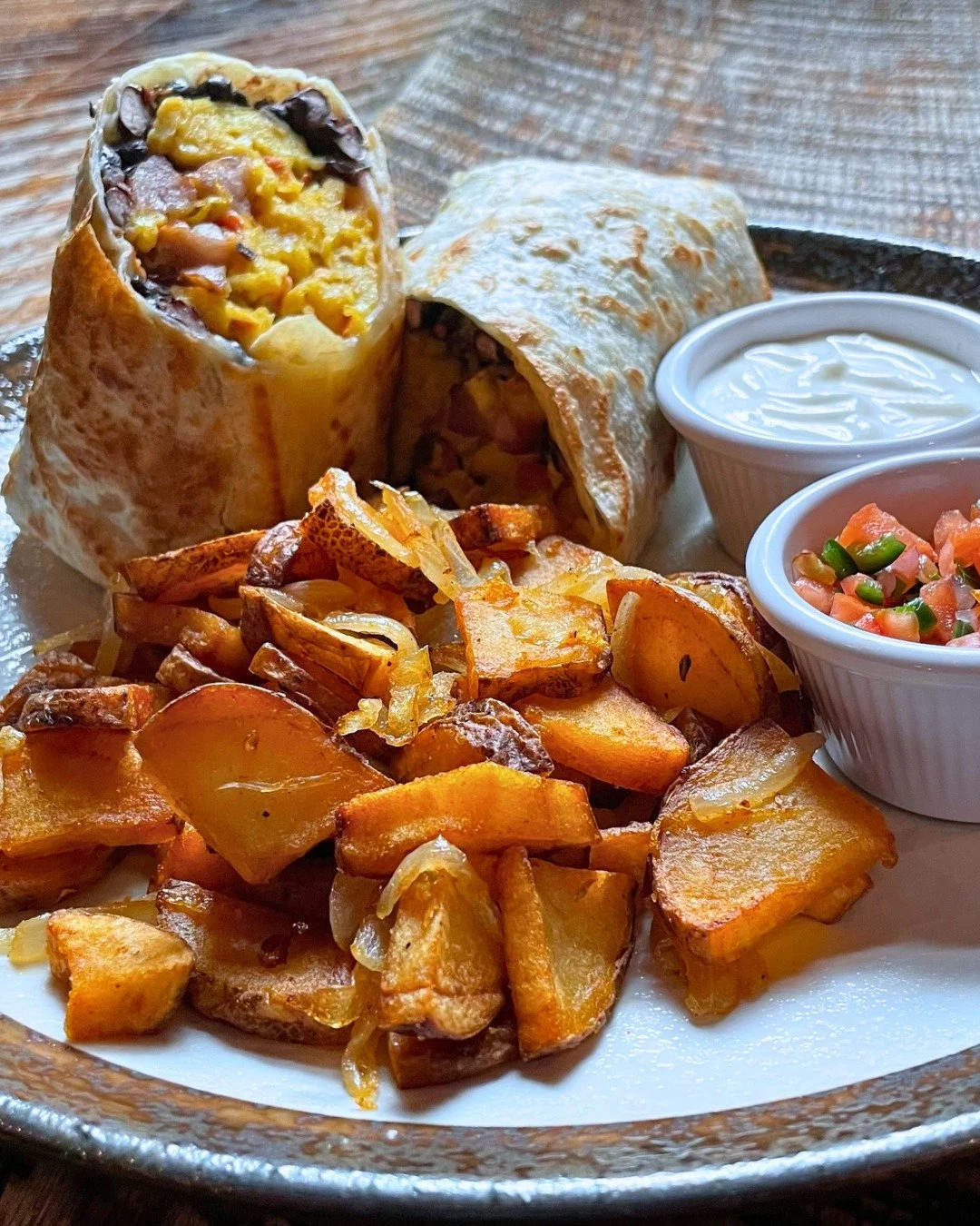 Eggs, Sausage, Beans, Cheese! 🌯 A stellar breakfast line-up ALL wrapped up in a tortilla...YUP! That&rsquo;d be Natty's Fiesta Breakfast Burrito... 😉👏 Brunch Burritos, Bloodys &amp; more served till 3:30pm.

More of a night owl? 🦉🌙 Late Nite Hap