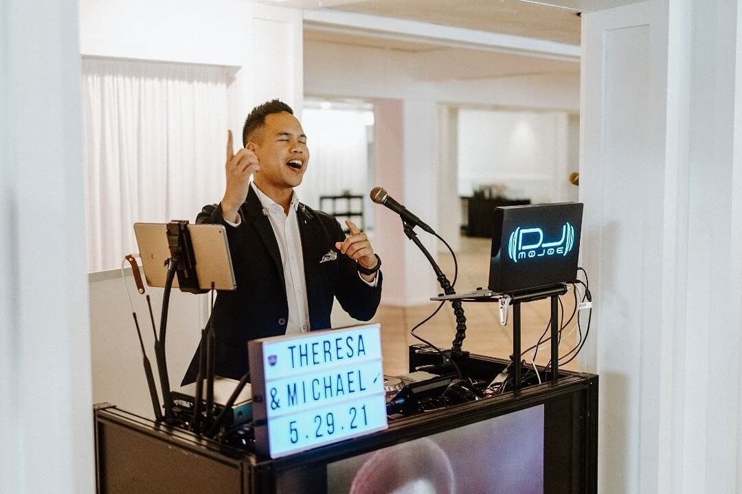 Forgot which song I was singing at the moment, but I was feeling it! 😝🔥 
.
As a DJ, it&rsquo;s all about being present and feeling the same energy your crowd is feeling! 💯 
.
Thank you, @miakingphoto for the capture! 🙌 (5.29.2021)