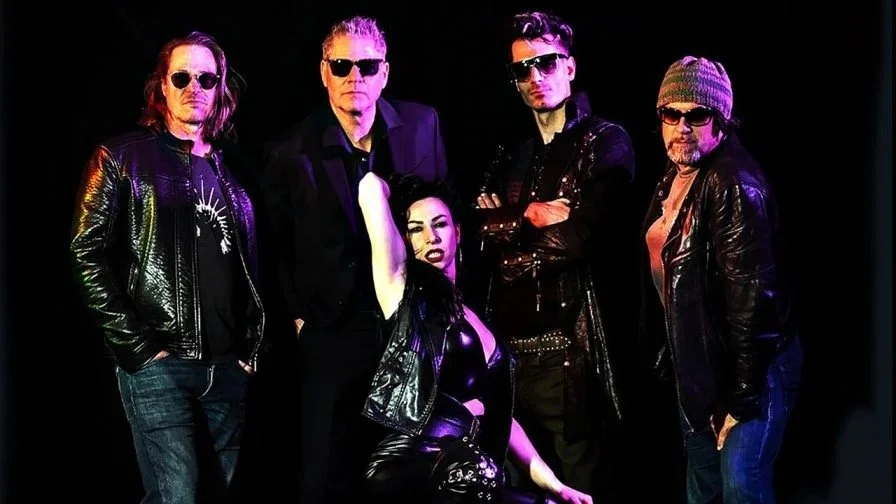 HEELS &amp; BONES – ROCK ’N’ ROLL AUS FÜNF DEKADEN