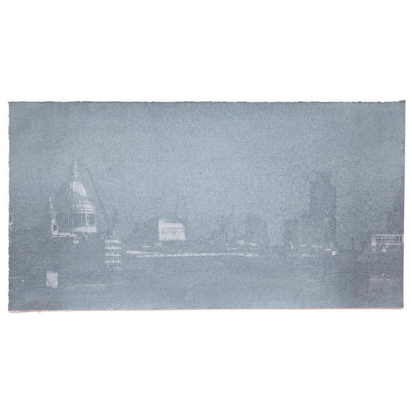 St Paul&rsquo;s 
19x30cm 
Screenprint on graphite 

This was one of the first prints I made from the dusk series back in2016- and one of my favourites:)
Now available in @eamesfineart **SUMMER SECRET AUCTION**
Along with another 170 original artworks
