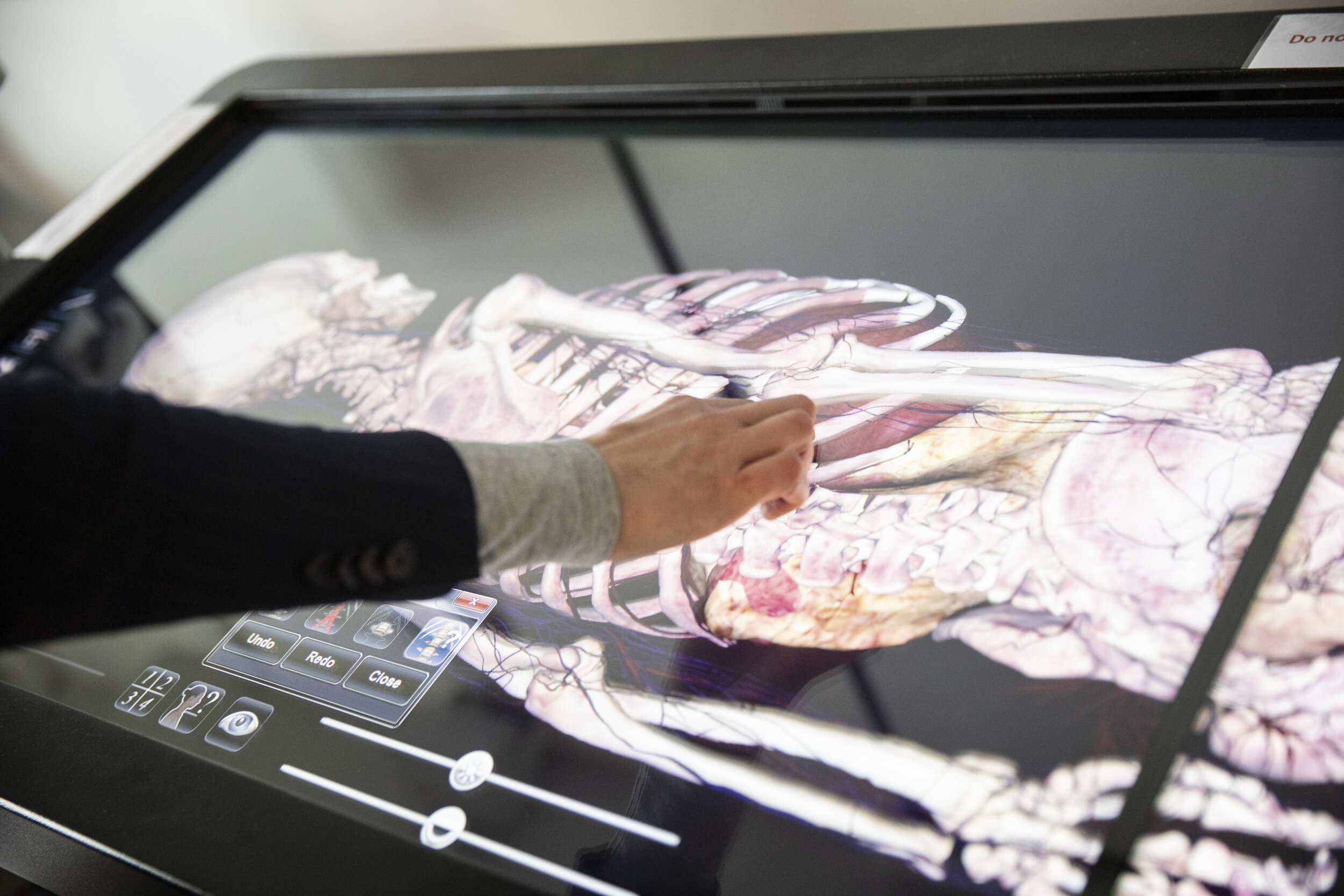 UOSJan20-Anatomage Table-5.jpg