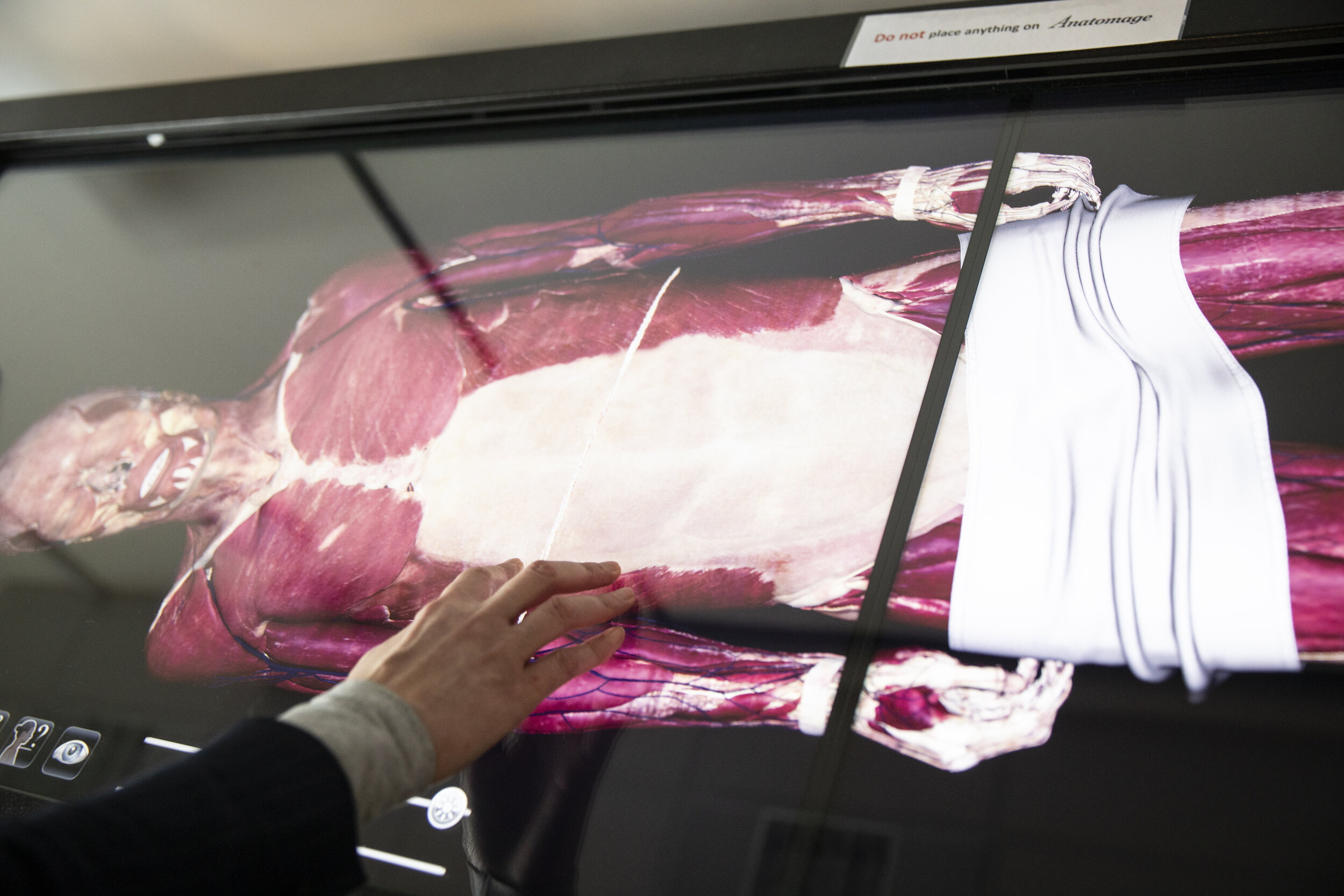 UOSJan20-Anatomage Table-10.jpg