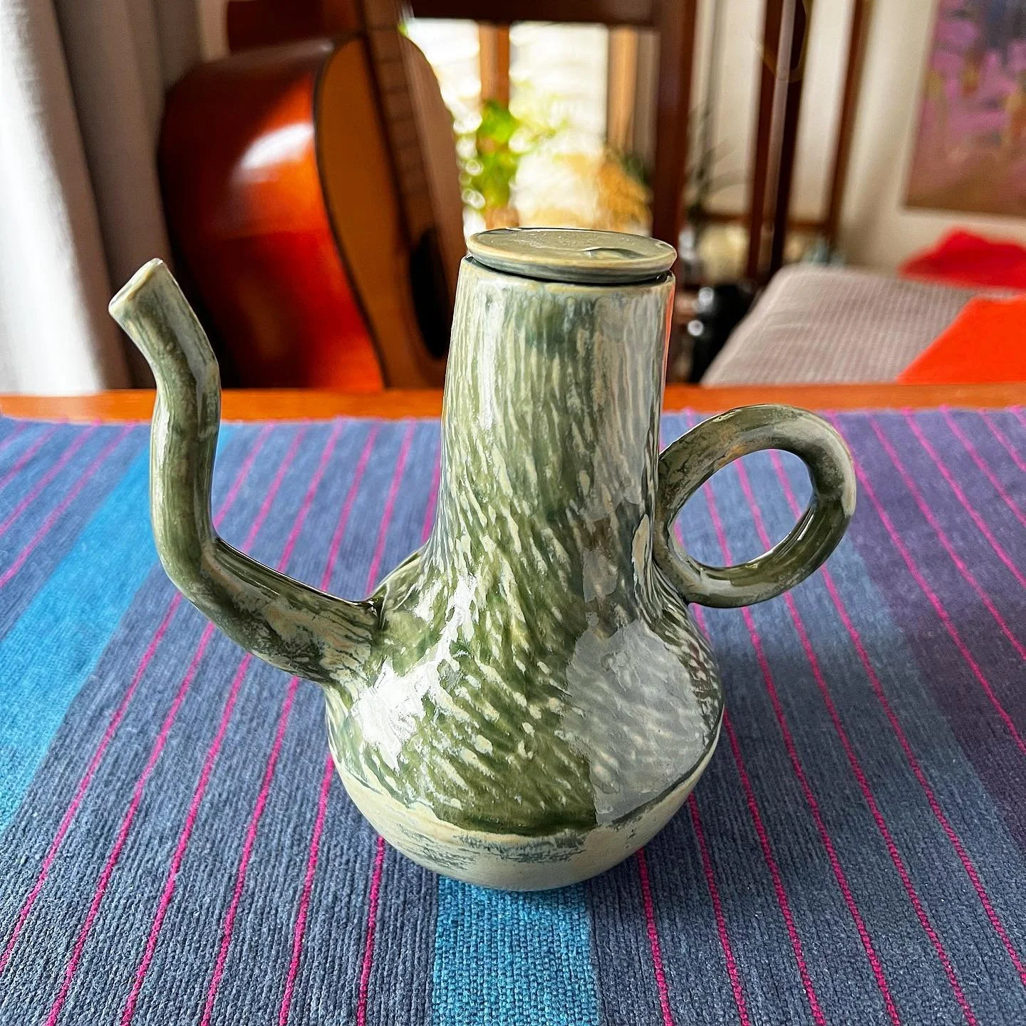 A tiny oil pourer 

#handmade #ceramics