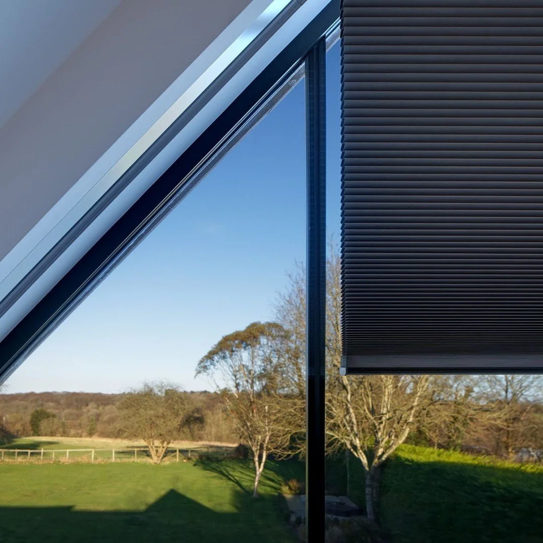 𝗖𝗼𝗻𝗰𝗲𝗮𝗹𝗲𝗱 𝘃𝘀. 𝗦𝘂𝗿𝗳𝗮𝗰𝗲-𝗠𝗼𝘂𝗻𝘁𝗲𝗱 

Your blinds&rsquo; mounting style can completely change the look of your windows. How are you having yours fitted?

💥 Concealed
・Installed in a recess or pocket to totally disappear
・Creates a