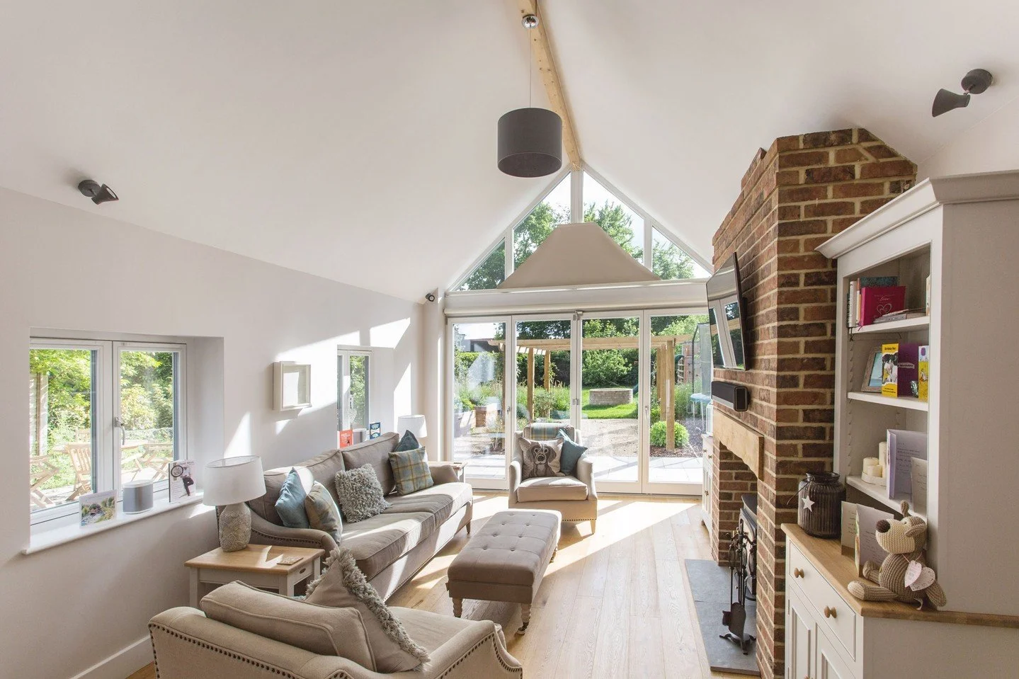 Moving house? 🏡💛

New surroundings, new neighbours, new views.

Our bespoke blinds let you enjoy the scenery - and your privacy - exactly the way you want.

Get in touch today to request a consultation #linkinbio

#GrandDesignBlinds #NewHome #Bespo