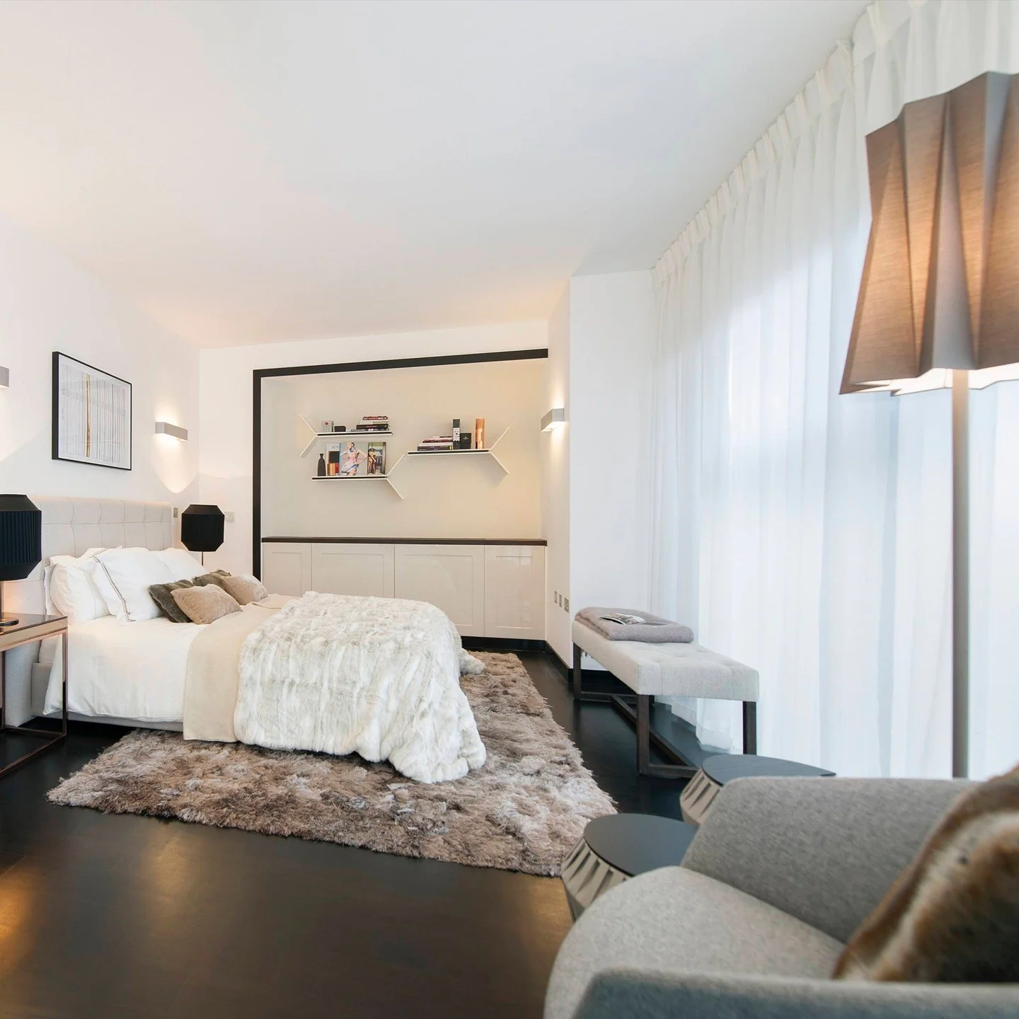 Looking for something a little more than off-the-shelf?
You've come to the right place!

Made-to-measure ✔️
Completely bespoke to your home's interior ✔️
Fully automated ✔️
Exclusive designs and fabrics ✔️
Expert advice and installation ✔️

granddesi