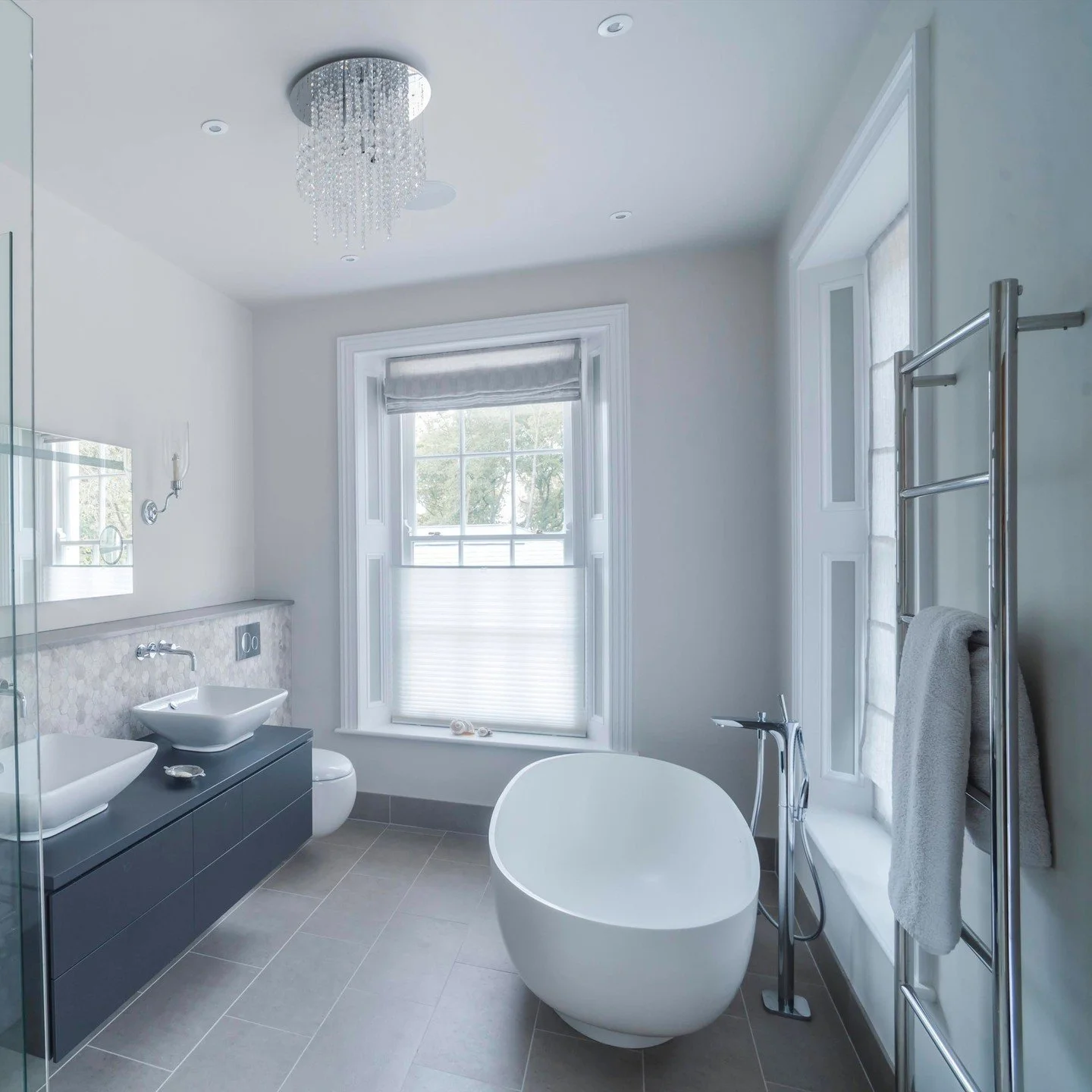 One word - fresh 🫧🤍

Duette shades are always a favourite in bathrooms.

#BathroomStyling #GrandDesignBlinds