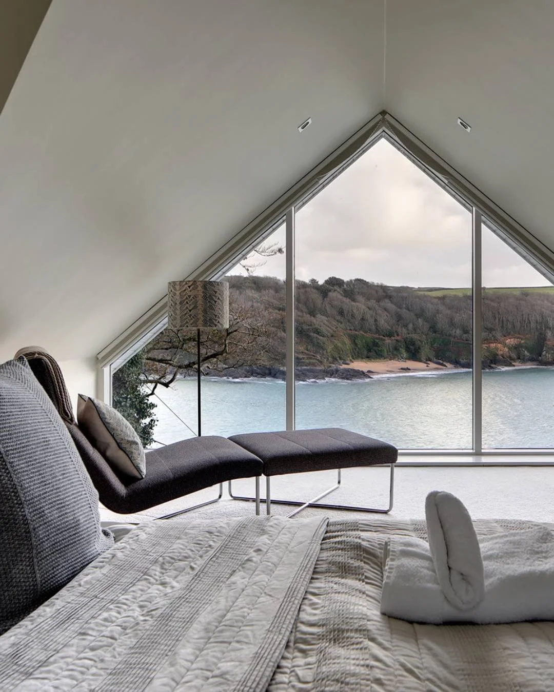 When the view is this good, nothing should stand in the way 🌊

The pleated design of our Duette&reg; shades lets you enjoy wide, open views without obstruction.

Got a view worth framing? We'd love to hear from you #linkinbio