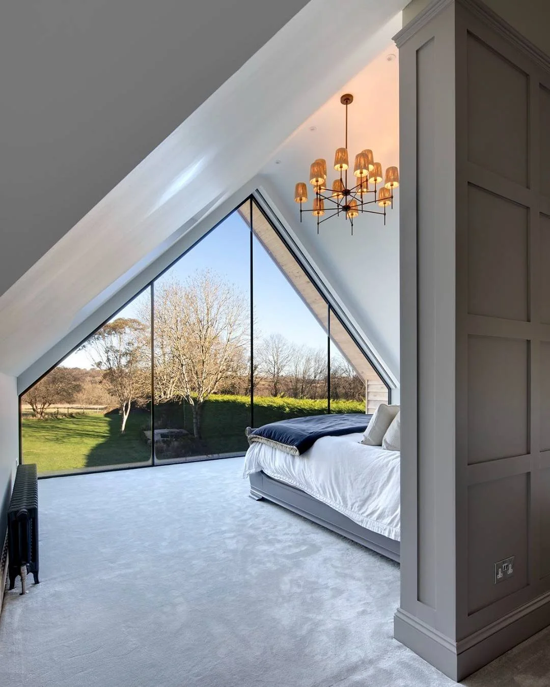 Gable windows = natural light 🌤️

Whether you love a dramatic focal point or the feel of sunlight pouring in - our custom blinds fit any angled window to perfection. 

Let&rsquo;s chat about your quote today #linkinbio

#GrandDesignBlinds #CustomBli