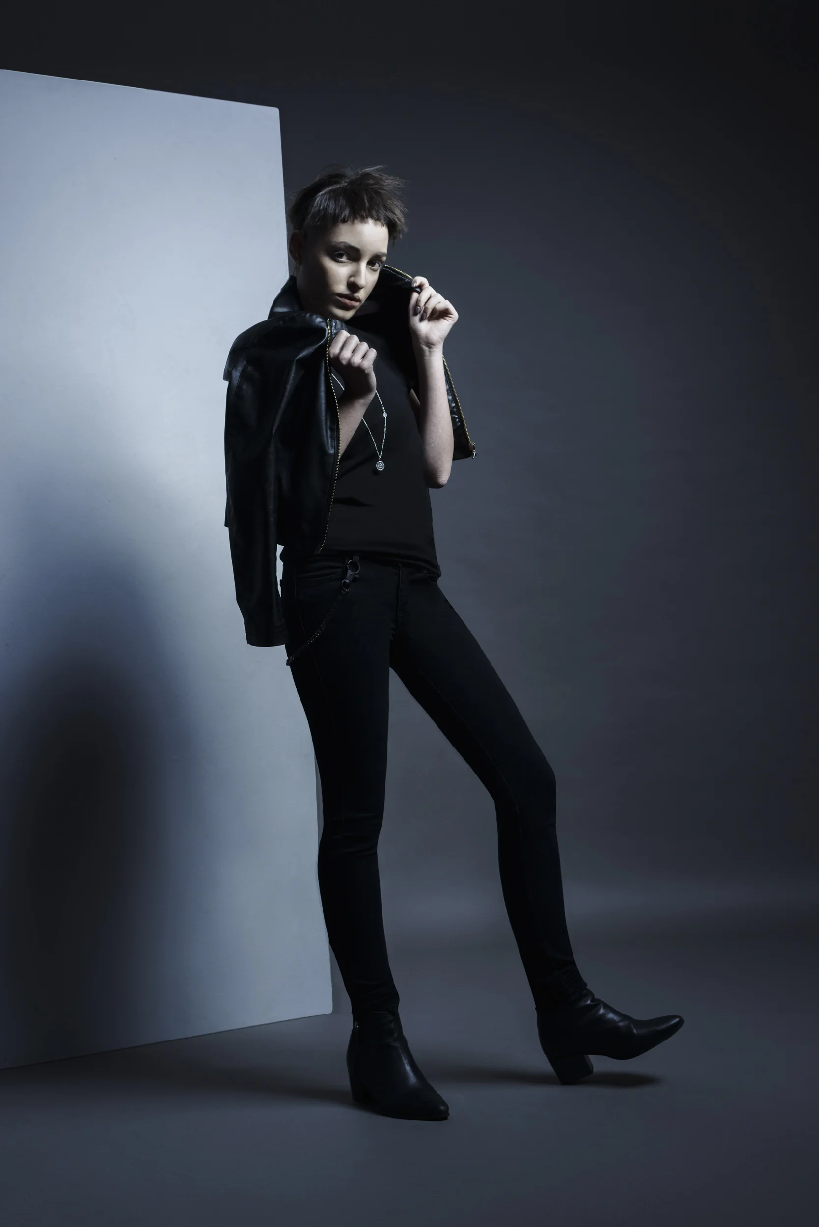 Fashion-Editorial-2-Photography-by-ROAR-Studio-Milan-01.jpg