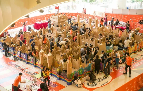 Guinness World Record 2016 Cardboard Maze ( W 33.32 x L 33.255 feet )