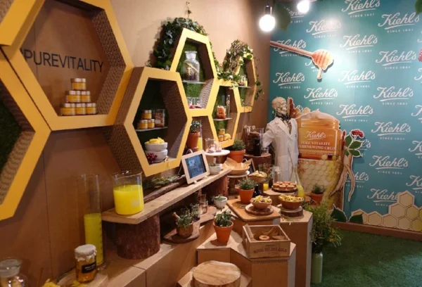 Shop Display. Kiehl's Pop-Up Store