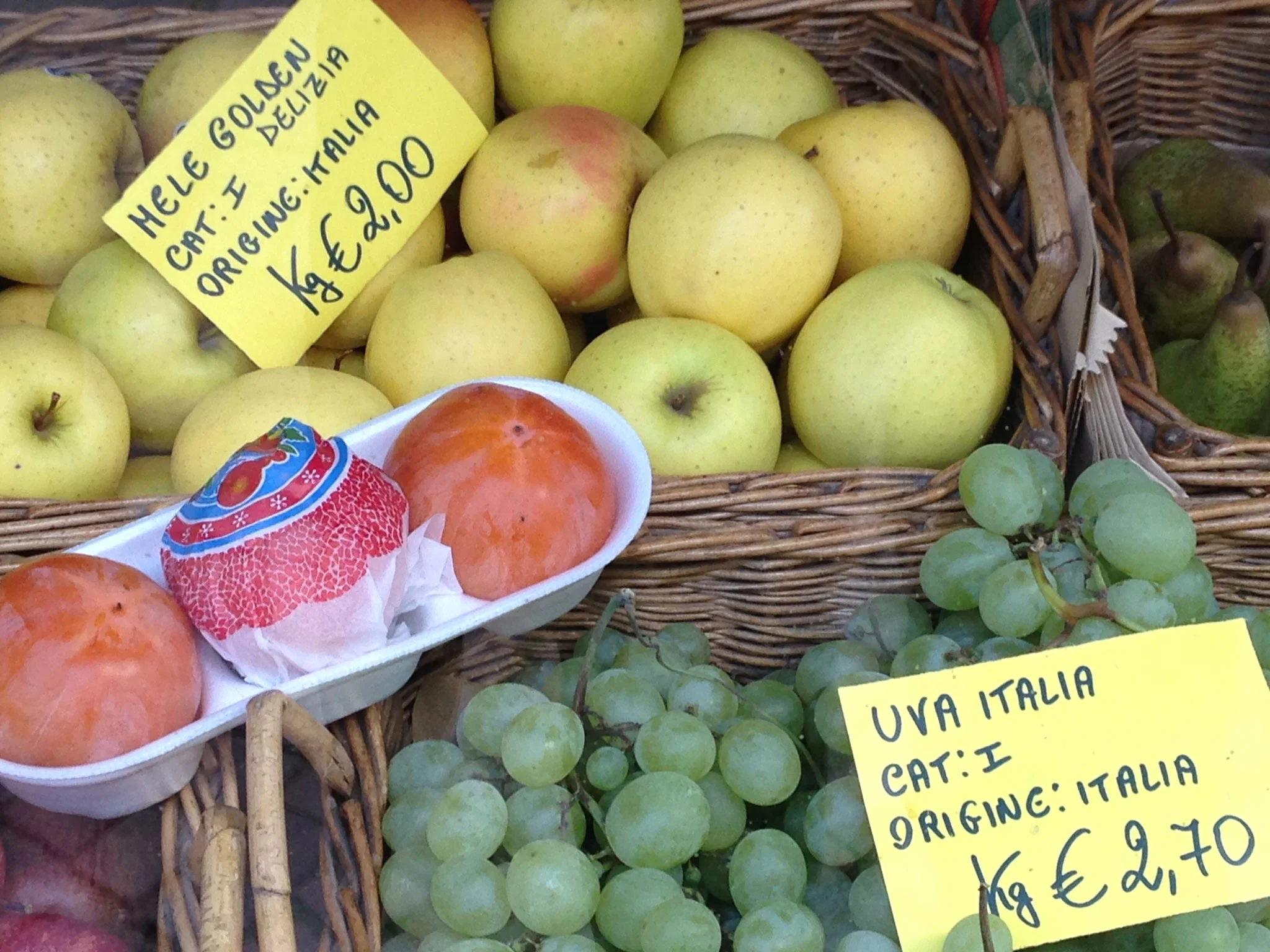 Market--persimmons-cachi