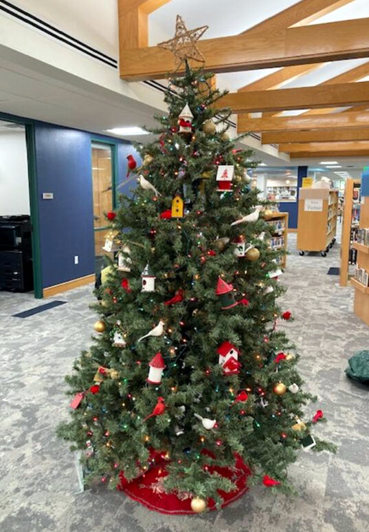 Library Christmas Tree 1.jpg