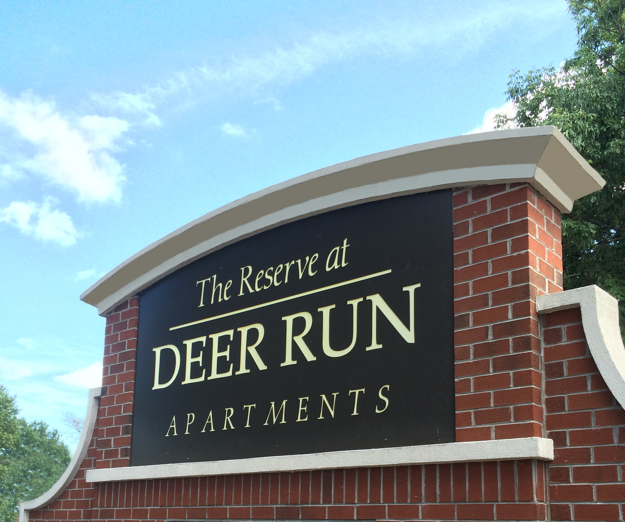 Reserve-at-Deer-Run-Monument-cropped-and-cleaned.jpg