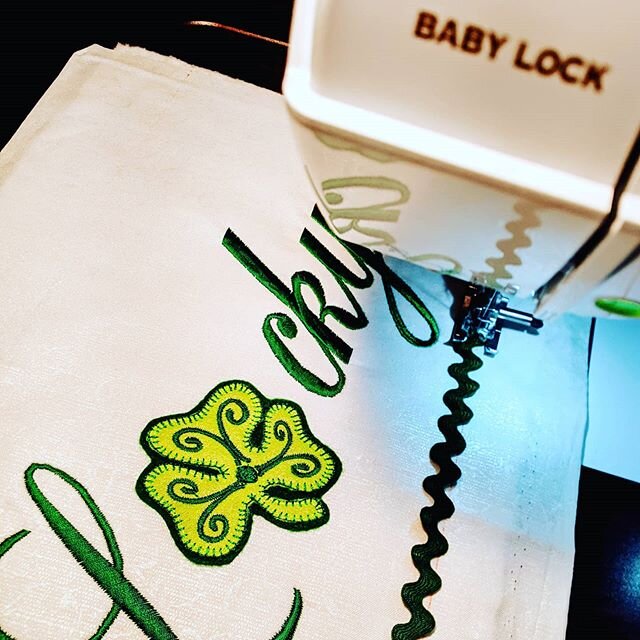 Feeling &quot;L☘️ucky&quot;
#babylocksewing #babylock 
#babylocksewing #babylockembroidery 
#dandelionrosedesign