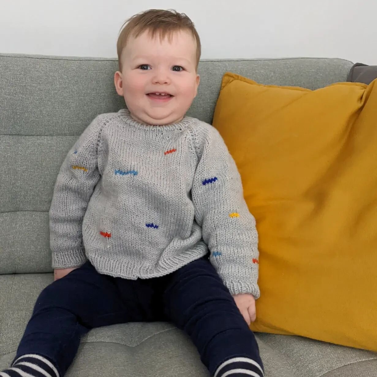 My little man, his many chins, and the new sweater in action 😂❤️
.
.
.
#thequeenstitch #babyknit #babypullover #knit #raglan #knittersofig #fo #knitoutfitoftheday