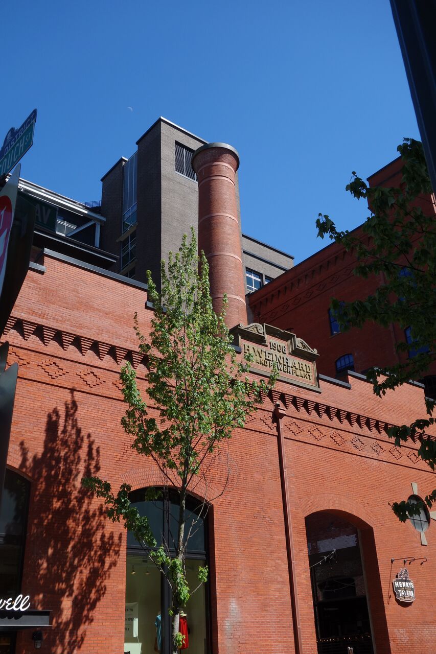  The transformation of the old brewery into the new Brewery Blocks included the renovation of the historical Armory Building into Portland Center Stage’s Gerding Theater. 