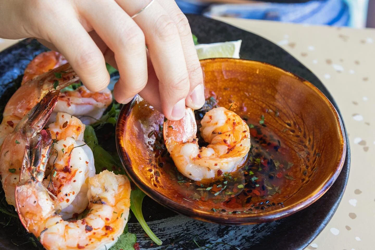 🍤 We're keeping it wild with our Spiced Tiger Prawns caught off the coast of Cortez, Mexico and served with lime juice, Aleppo pepper, nigella seed and fresh oregano dipping sauce. #traceability