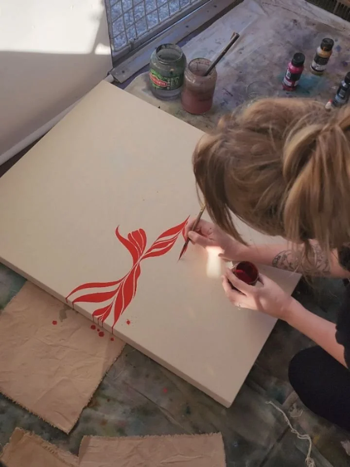 ❤️🍎🆘️🌹❌️
February is all about red: the good parts and the sharp ones too. Fury, pressure, love, irritation, warmth.

I&rsquo;m pushing into...dare i say, more minimal work? the kind that's been catching my eyes lately. Simple palette, limited dec