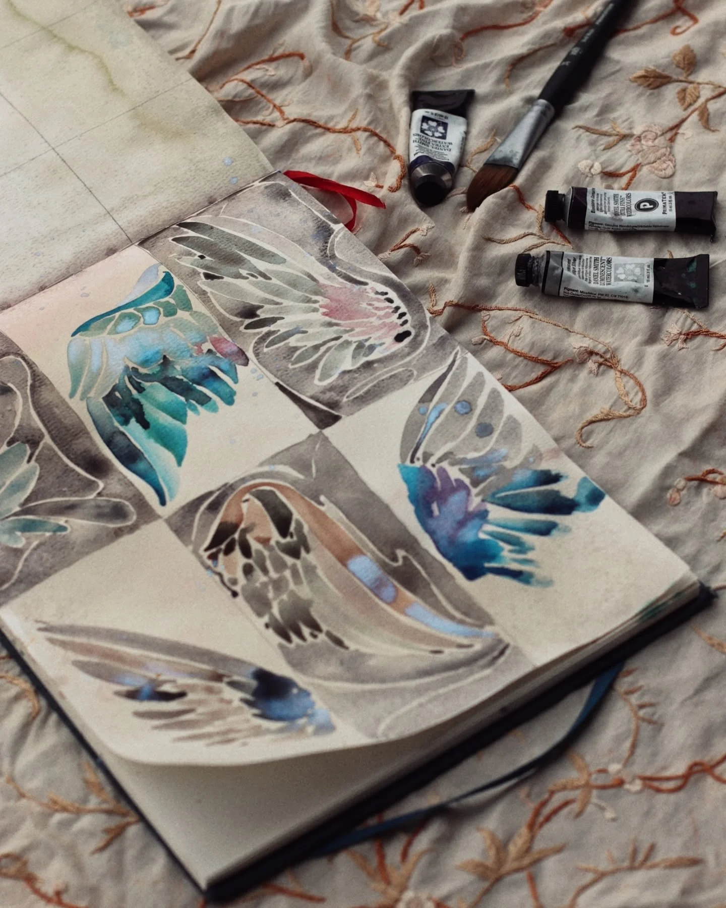 🪽April Moodboard🪽

April will be for wings.
The delicate kind, the eerie kind, the holy kind, the freeing kind. 
Birds, angels, insects...shapes spended between beauty and strangeness.
We&rsquo;ll see what makes it into the paintings. Just thoughts