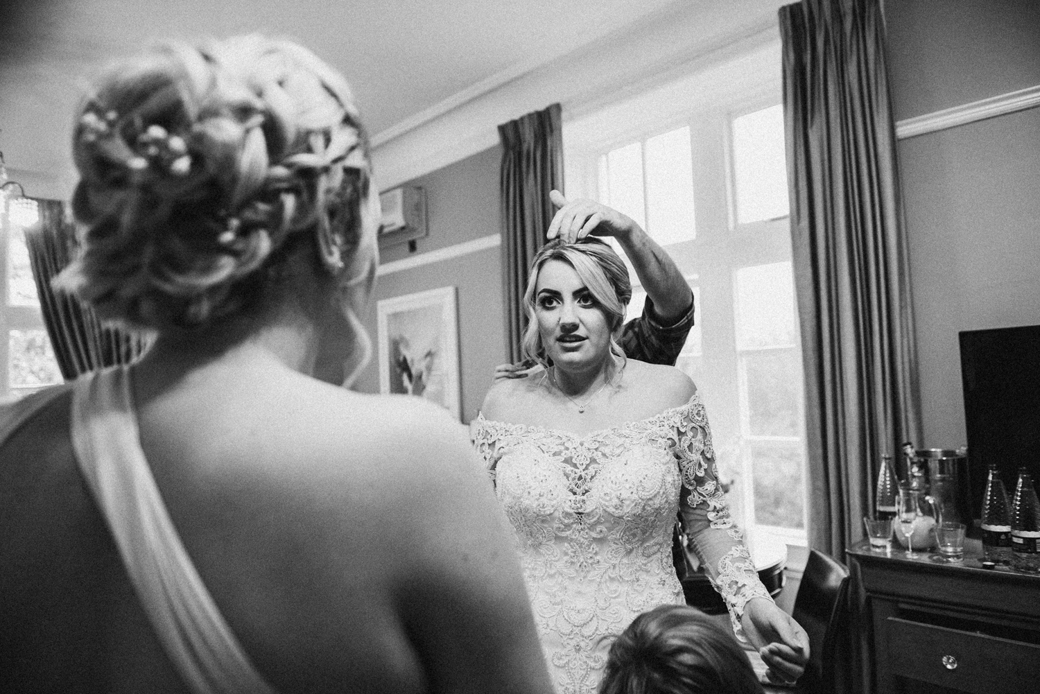 natural photograph of the bride getting ready