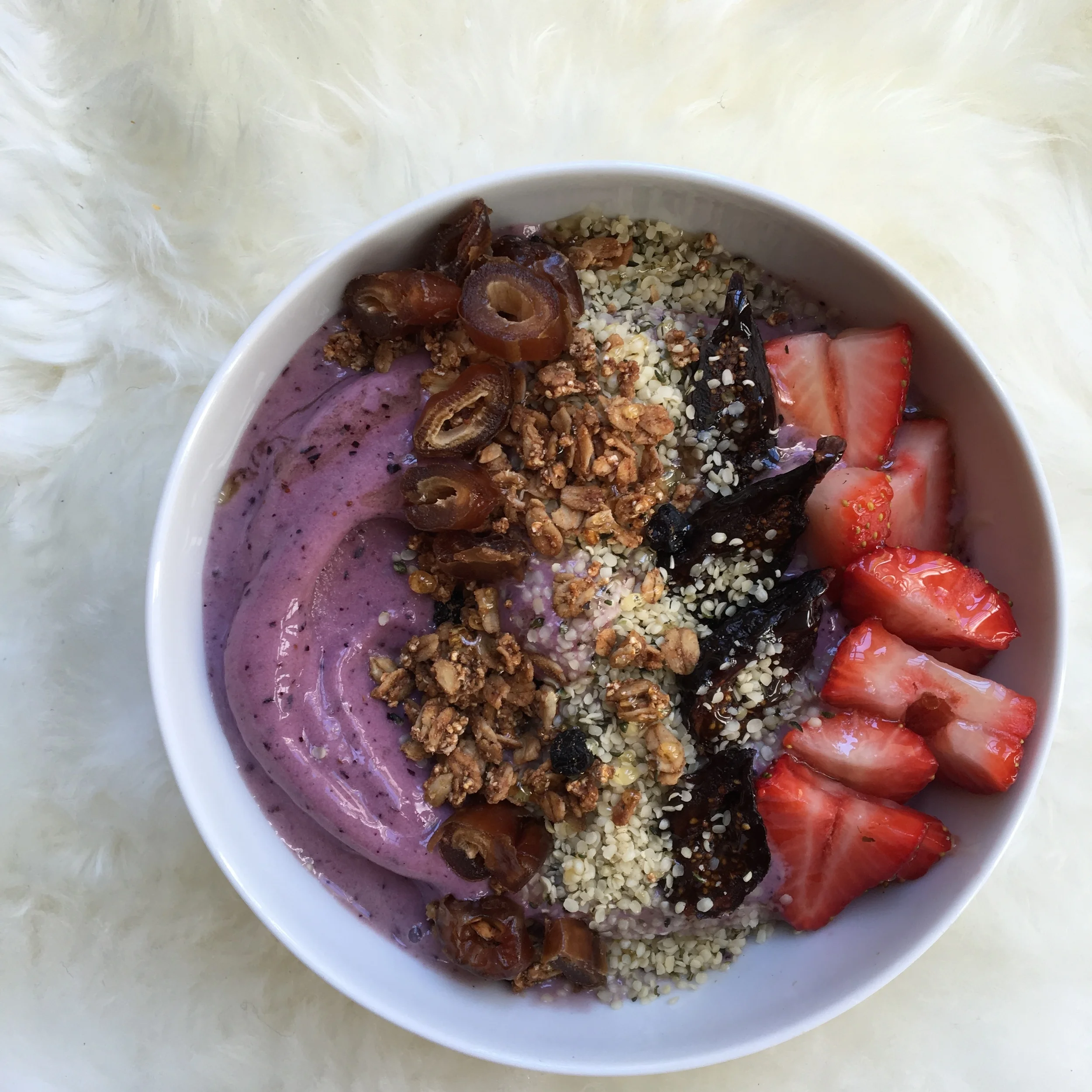 BLUEBERRY SMOOTHIE BOWL