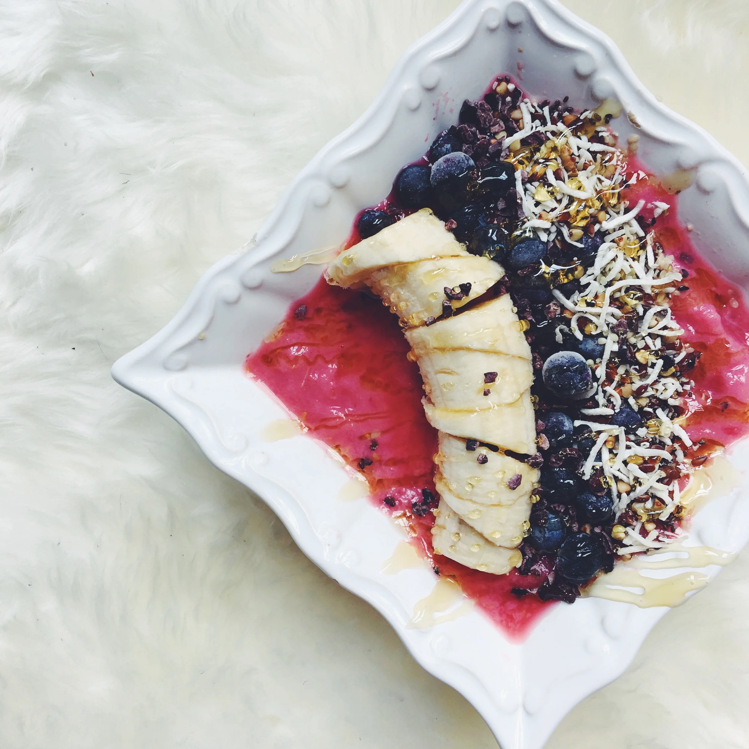 RHUBARB + RASPBERRY SMOOTHIE BOWL