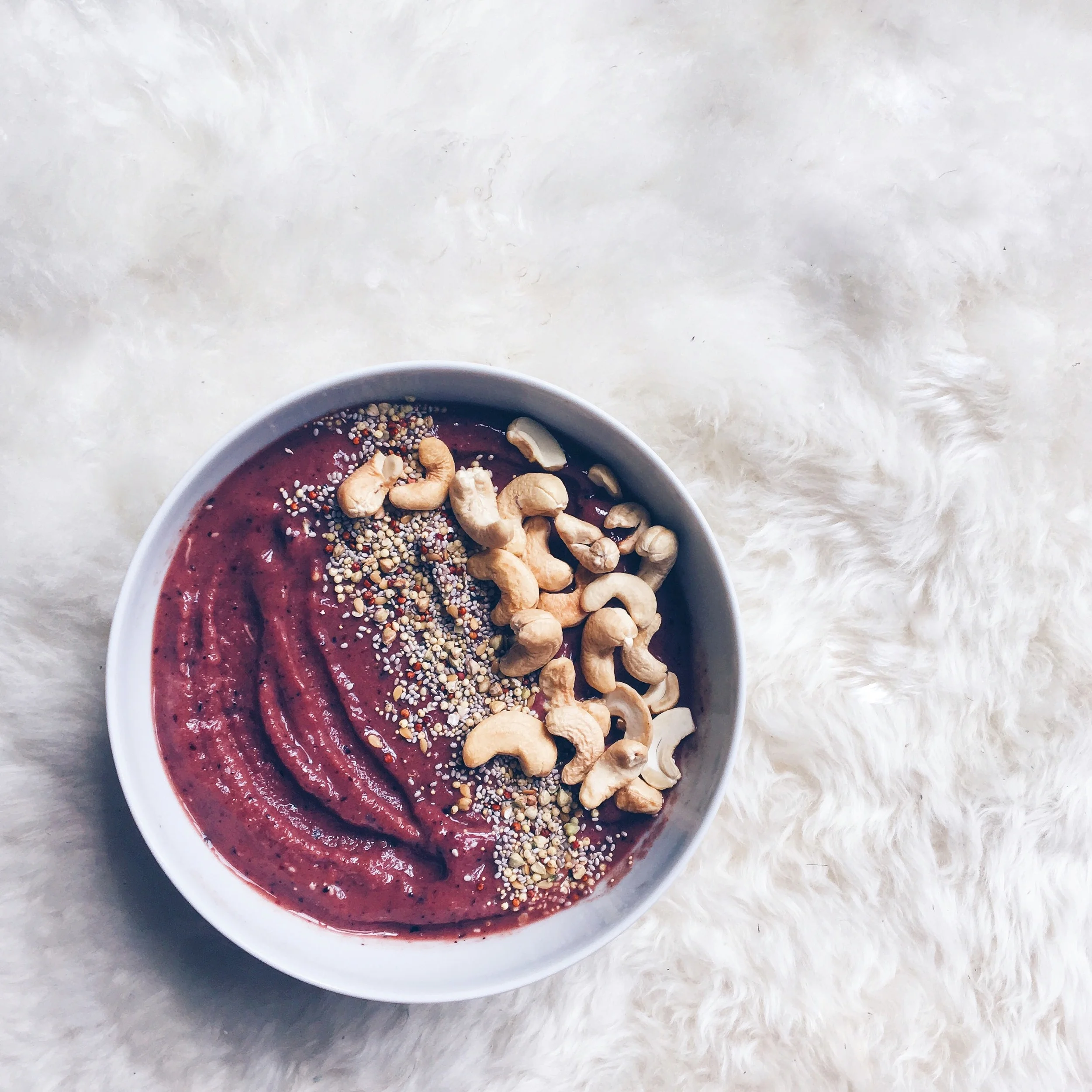 SPINACH + BLUEBERRY SMOOTHIE BOWL