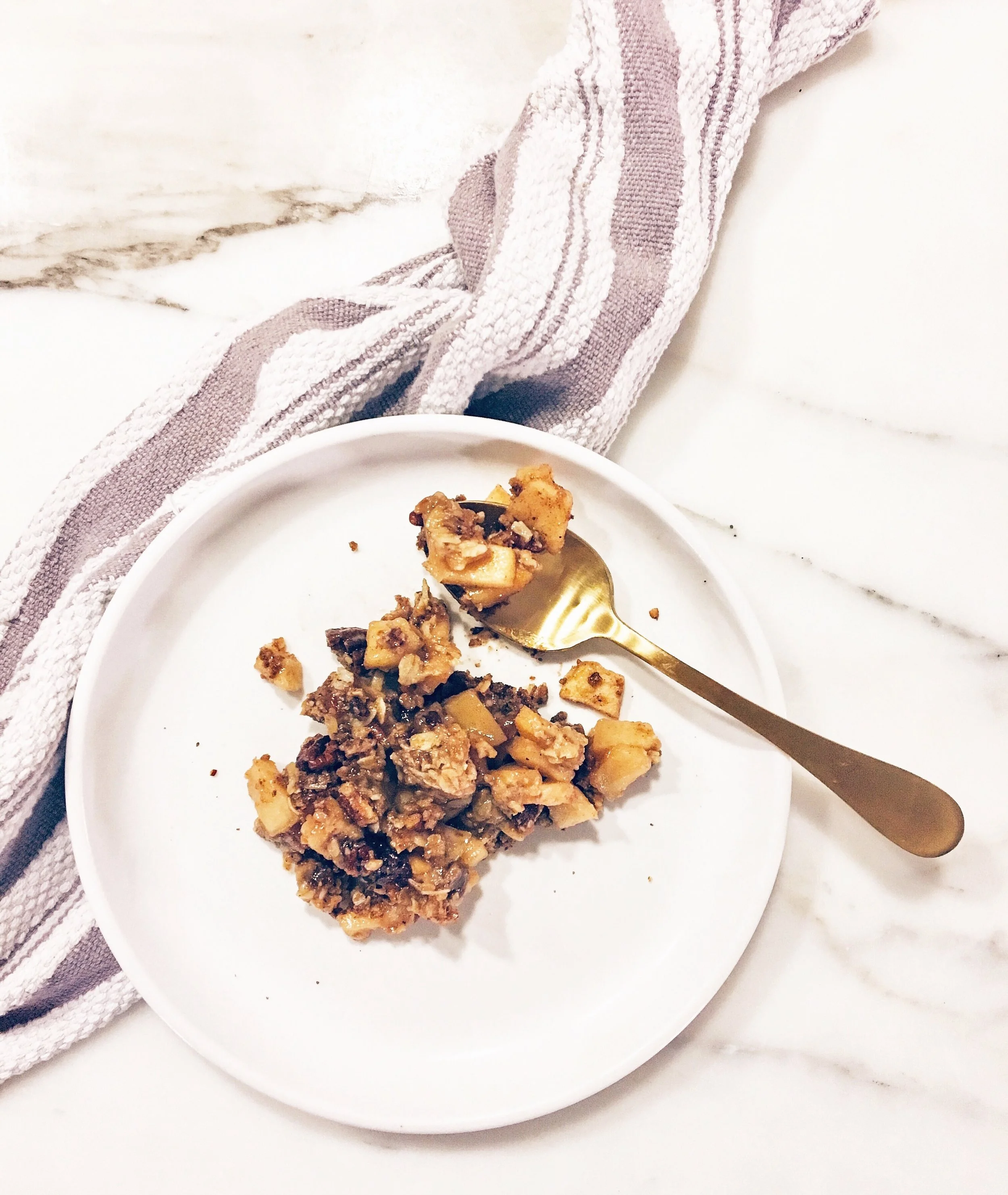 THE ULTIMATE APPLE COBBLER CRUMBLE