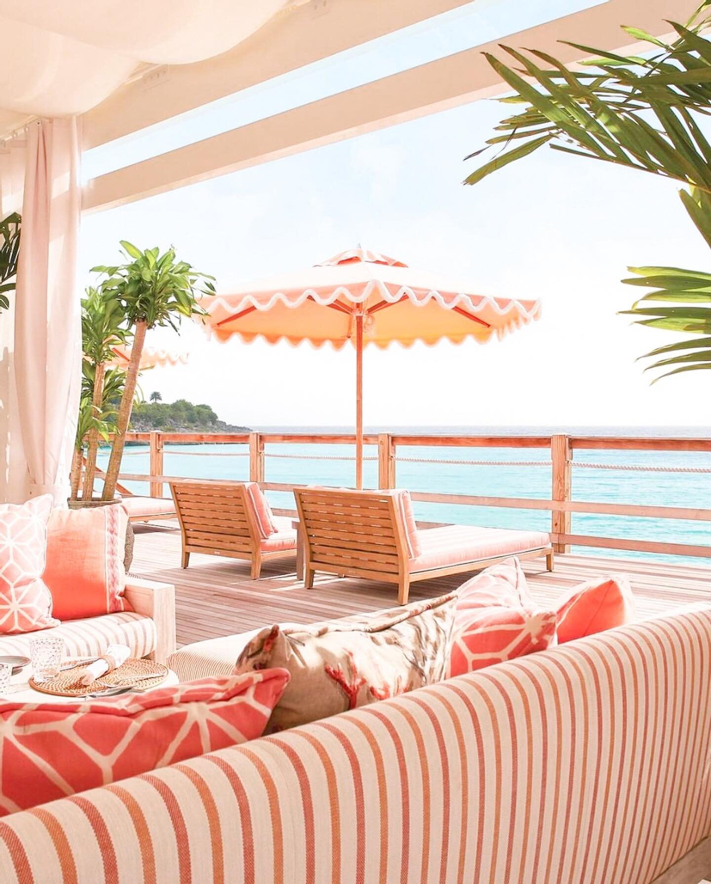 Follow me to @belmond_lasamanna⁠ in St. Martin 💦⁠⁠
⁠⁠
The caribbean is in season and this special gem just reopened earlier this week! A stay here mixes island glamour with a cosmopolitan feel ... all perched beside one of the most beautiful private