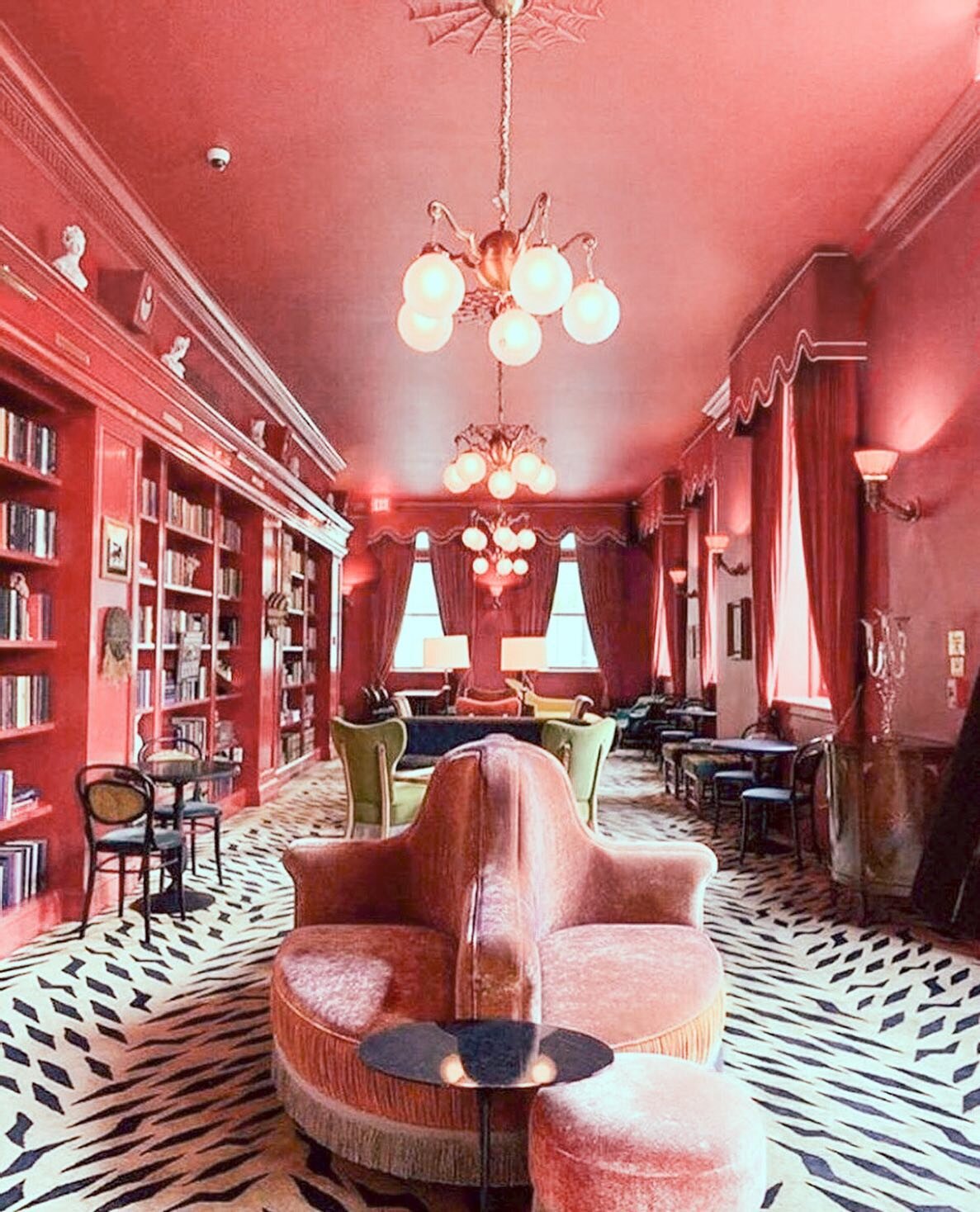 ⁠Everywhere else, it's just Tuesday ... but in NOLA ... it's Fat Tuesday!⁠⁠
⁠⁠
To celebrate Mardi Gras, we wanted to share one of our favorite little gems in New Orleans, the oh so chic and boutique @maisondelaluz⁠⁠
⁠⁠
Truly more like a guest house, 