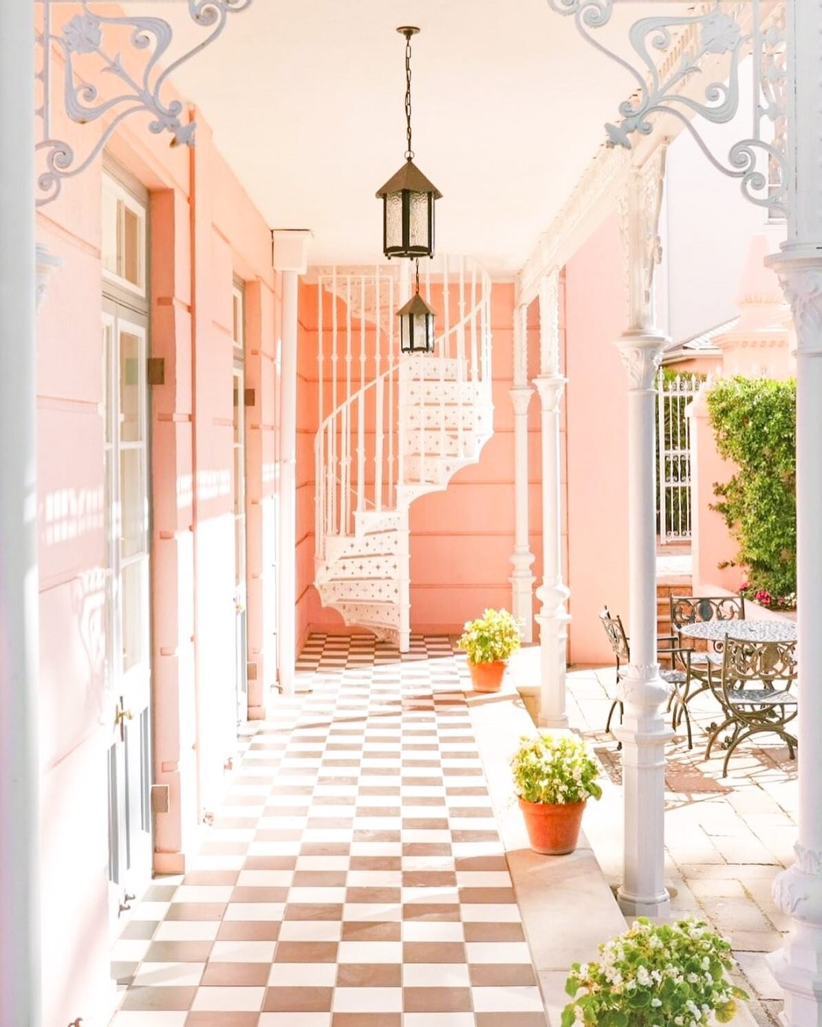 ⁠This hotel has all the Valentine's Day vibes ... light pink hues, checkered floors, and the magic of a bygone era!⁠⁠
⁠⁠
Want to surprise your special someone with a getaway for the long holiday weekend? We got you!⁠⁠
⁠⁠
We are sharing a few statesid