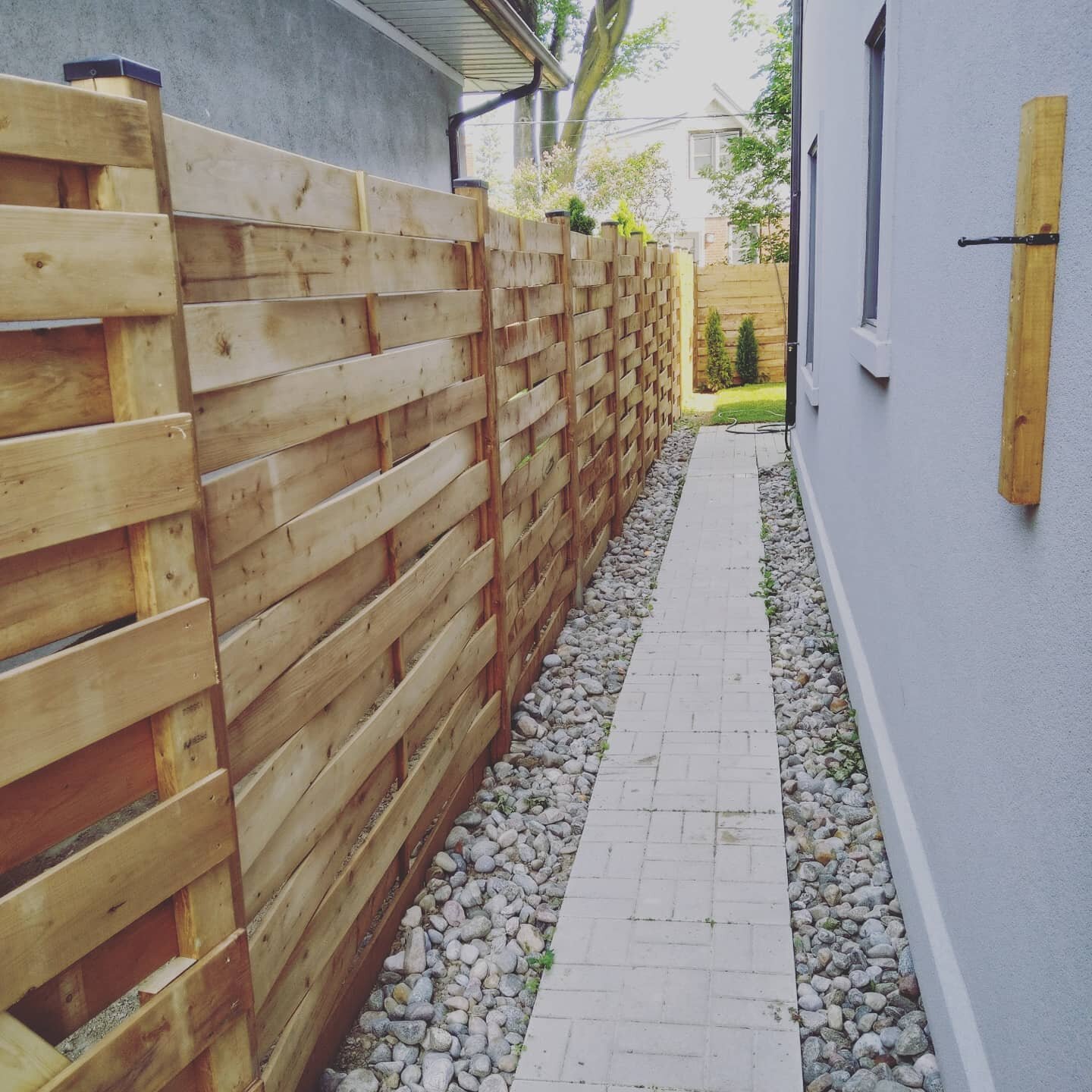 Check this out !👷Basket weave pressure treated fence #kingsgrovecontracting👊 
.
.
.
.
#fence #fencesofinstagram #fencedesign #fenceinstallation #fencebuilding #carpentry #carpenter #ontariocontractor #ontario #canada🇨🇦