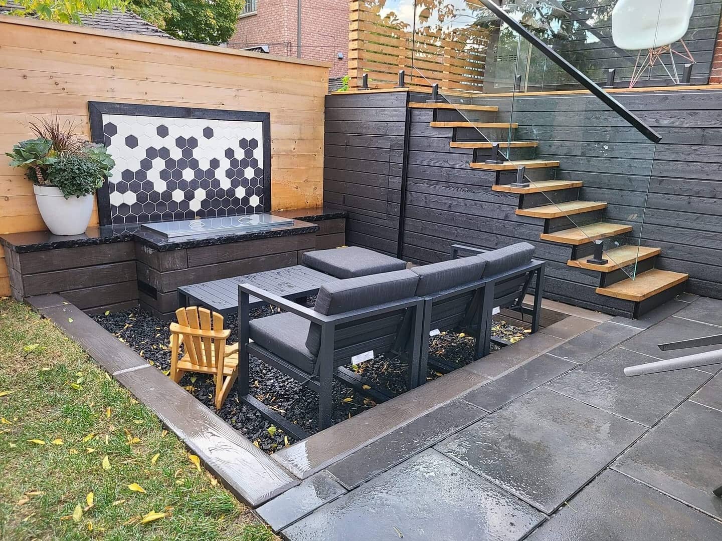 Look at this beauty🌹

Back yard complete with techo bloc Blu grande patio, borealis fire pit capped with natural stone &amp; maibec siding &amp; Louvre system below deck. Also a cool tile heat resistant protector for the fire pit👷 #kingsgrovecontra