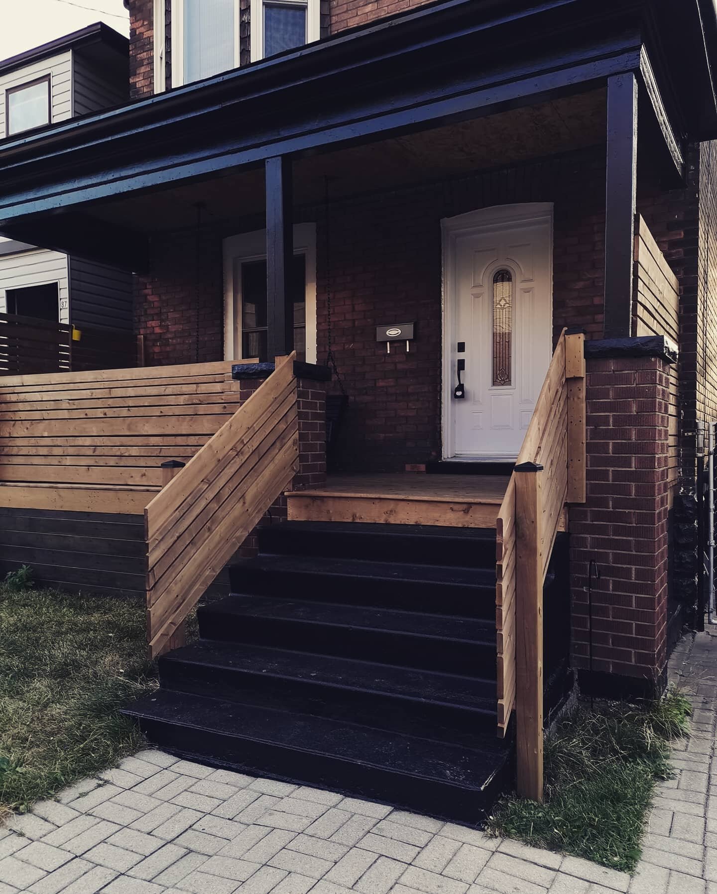 MONDAY!Back to the grind! Take a look at this front porch deck we completed in #hamilton! We also built a custom swinging bench which accents everything beautifully 👷👍 #kingsgrovecontracting👊 
.
.
.
.
#Hamilton #hamiltonontario #deckbuilding #porc