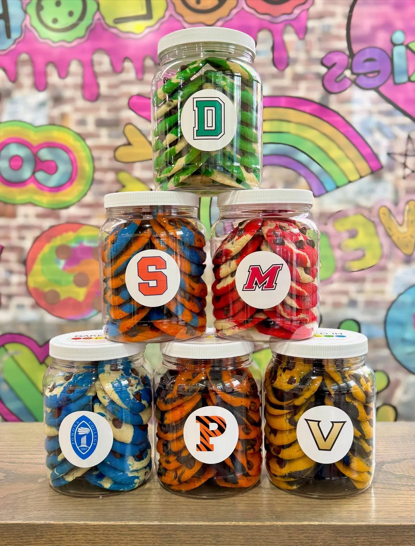 COLLEGE DECISIONS OUT SOON! 
🥳 celebrate recently admitted students with custom cookies #BakedinColor